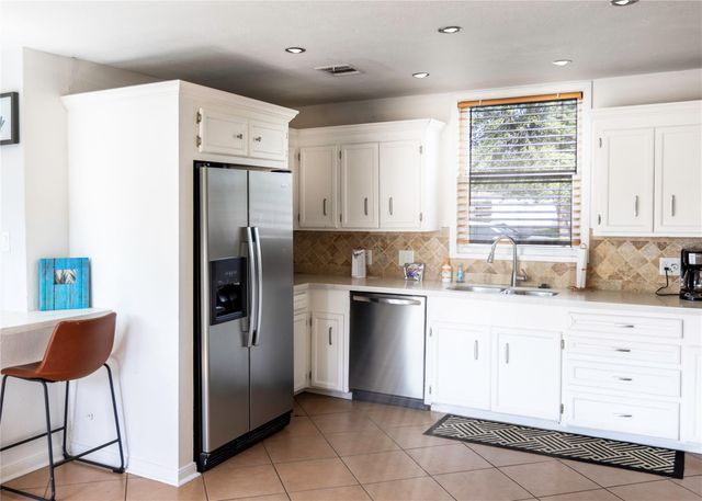 230 White Cedar Street, Houston, TX 77015