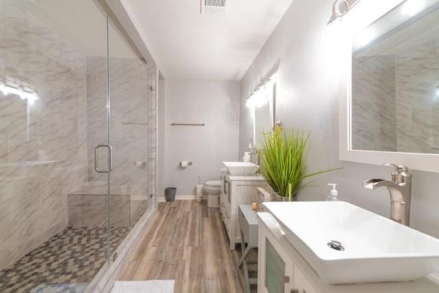 230 White Cedar Street, Houston, TX 77015