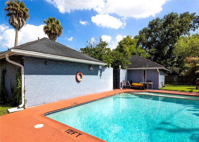 230 White Cedar Street, Houston, TX 77015