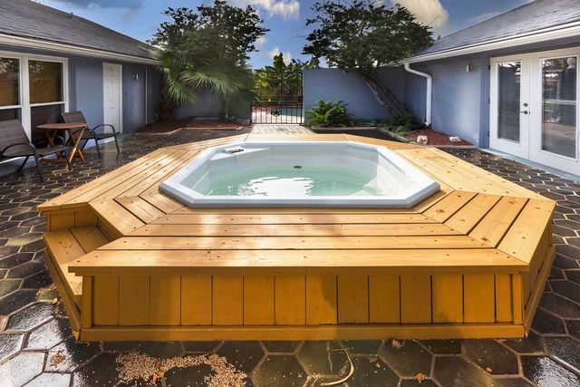 230 White Cedar Street, Houston, TX 77015