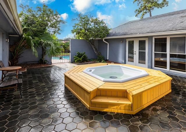 230 White Cedar Street, Houston, TX 77015