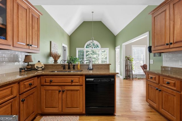 195 Churchill Drive, Juliette, GA 31046