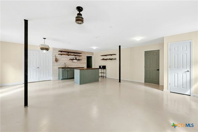 412 Woody Hollow Road, Luling, TX 78648