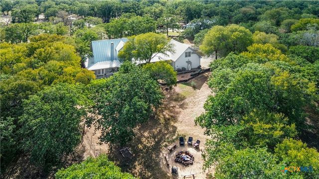 412 Woody Hollow Road, Luling, TX 78648