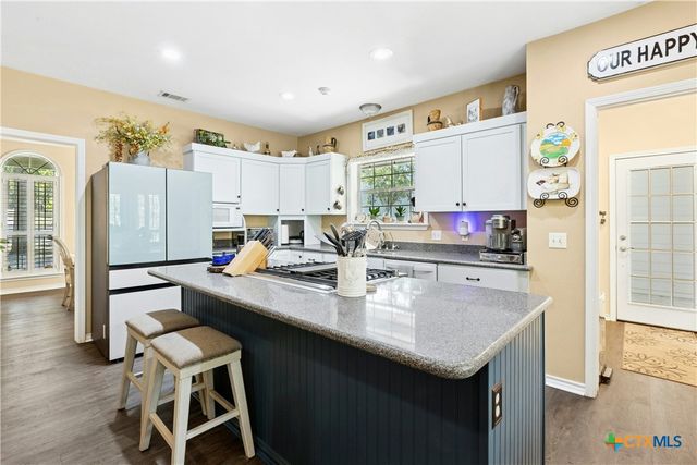 412 Woody Hollow Road, Luling, TX 78648