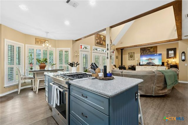 412 Woody Hollow Road, Luling, TX 78648