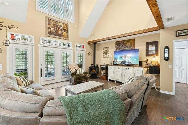 412 Woody Hollow Road, Luling, TX 78648