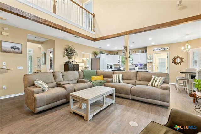 412 Woody Hollow Road, Luling, TX 78648