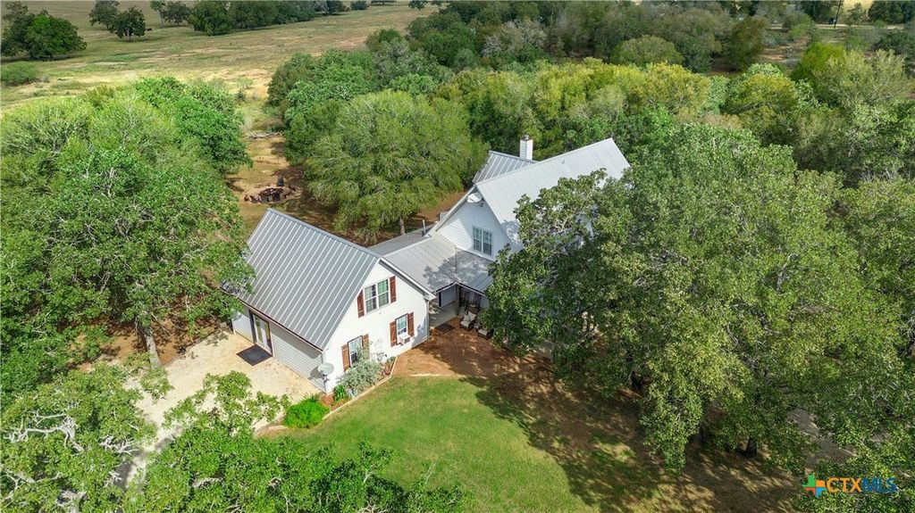 Image 1 of property listing at 412 Woody Hollow Road, Luling, TX 78648