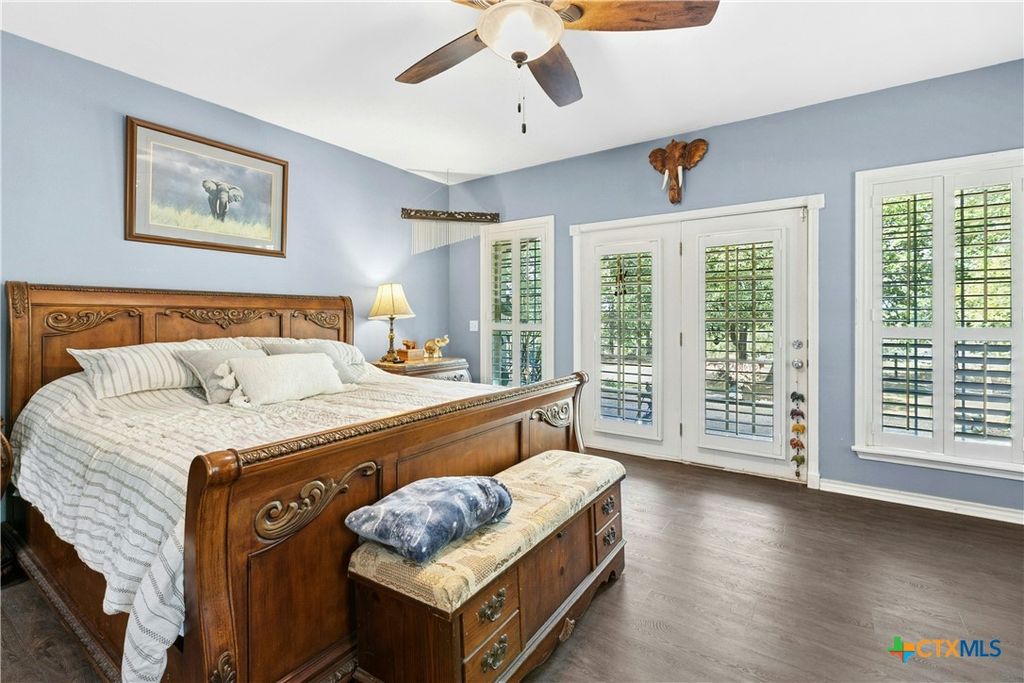 Image 10 of property listing at 412 Woody Hollow Road, Luling, TX 78648