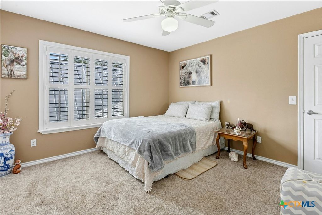 Image 16 of property listing at 412 Woody Hollow Road, Luling, TX 78648