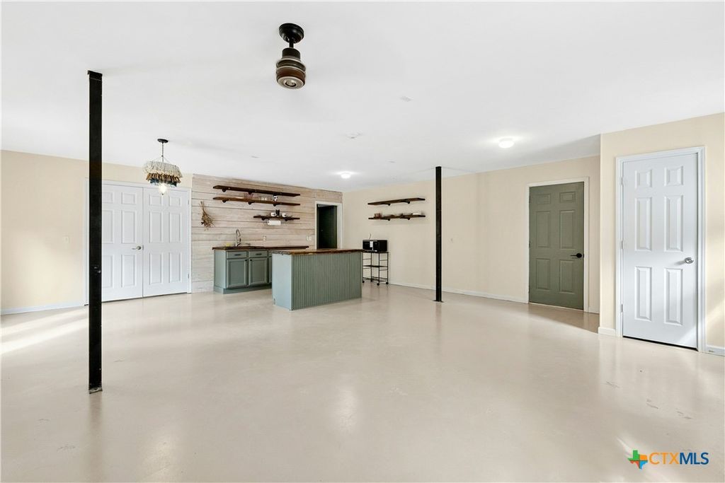 Image 19 of property listing at 412 Woody Hollow Road, Luling, TX 78648