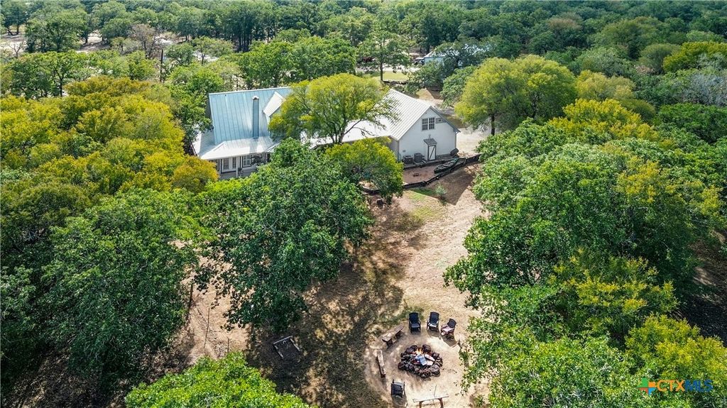 Image 22 of property listing at 412 Woody Hollow Road, Luling, TX 78648
