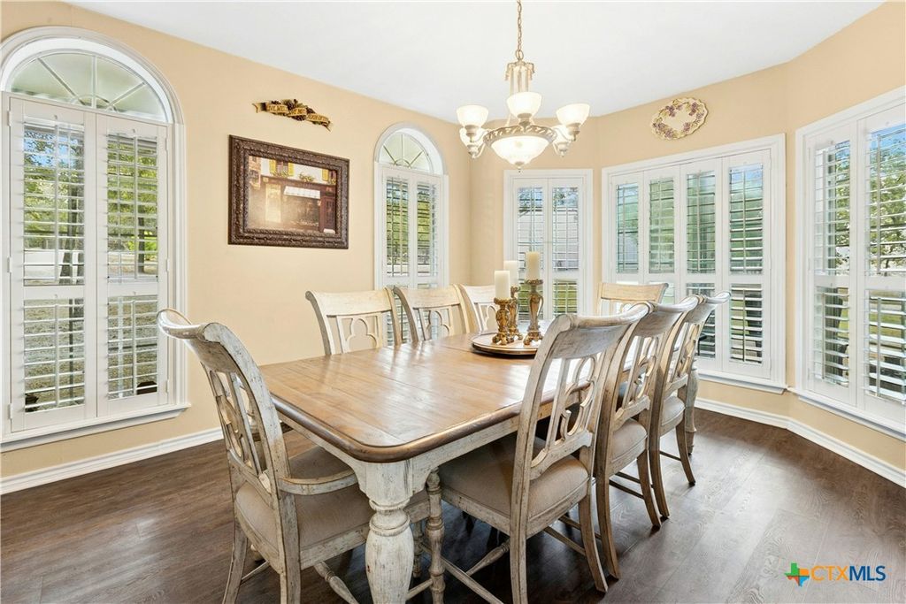 Image 5 of property listing at 412 Woody Hollow Road, Luling, TX 78648