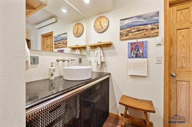 12961 DARCY DR, Hot Springs, SD 57747