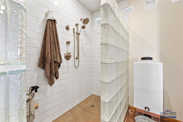 12961 DARCY DR, Hot Springs, SD 57747