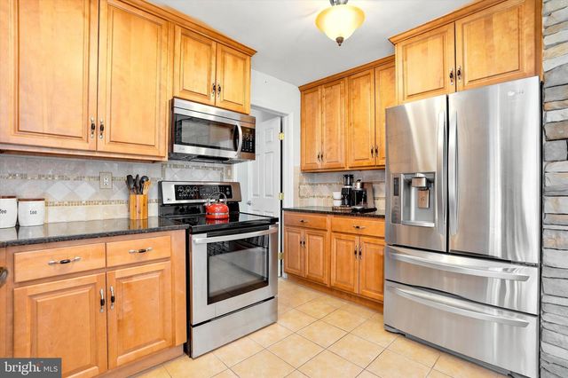 53 BIRCH DR, Levittown, PA 19054