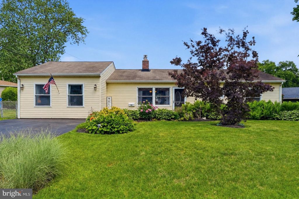 53 BIRCH DR, Levittown, PA 19054