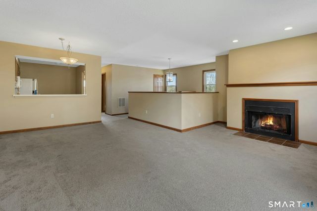 55 Mill Plain Road 21-9, Danbury, CT 06811