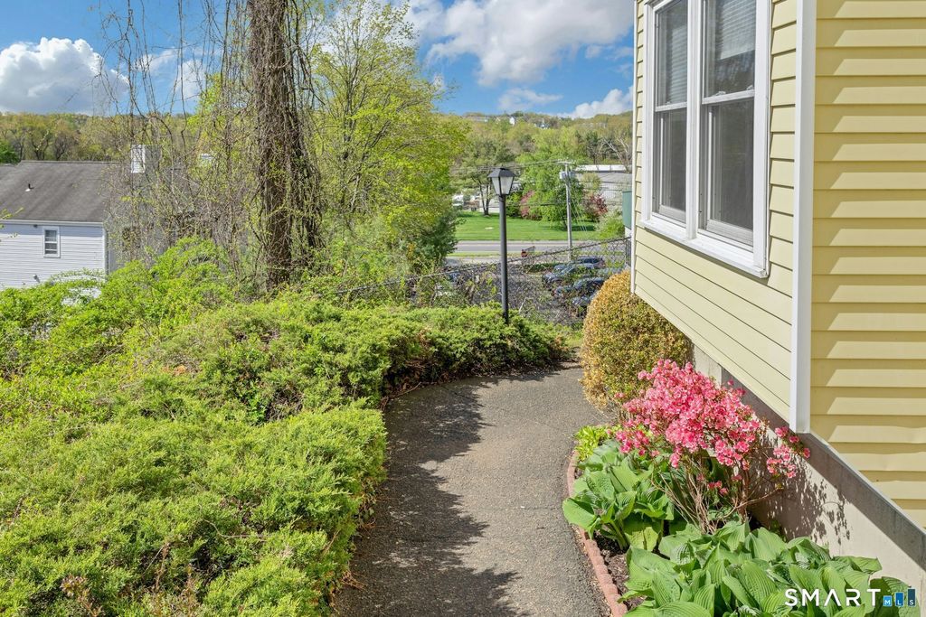 55 Mill Plain Road 21-9, Danbury, CT 06811