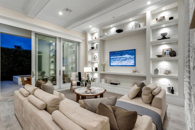 9 Adams Road, Ocean Ridge, FL 33435