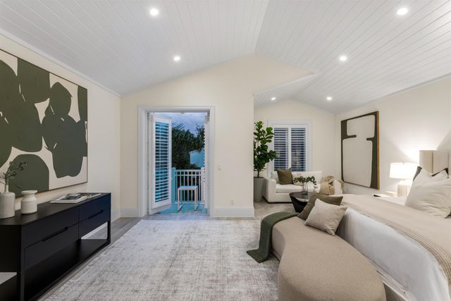 9 Adams Road, Ocean Ridge, FL 33435