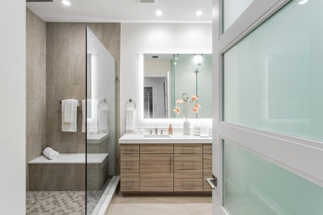 9 Adams Road, Ocean Ridge, FL 33435