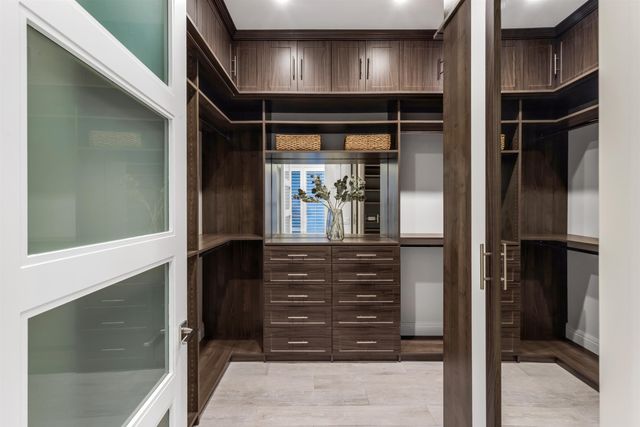 9 Adams Road, Ocean Ridge, FL 33435