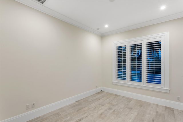 9 Adams Road, Ocean Ridge, FL 33435