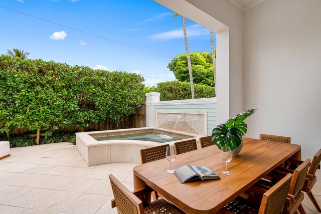 9 Adams Road, Ocean Ridge, FL 33435