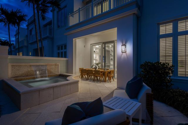 9 Adams Road, Ocean Ridge, FL 33435