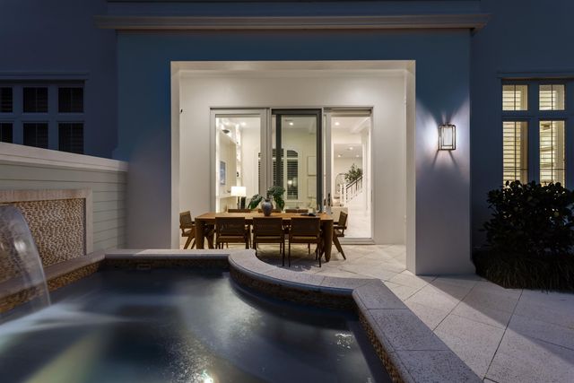 9 Adams Road, Ocean Ridge, FL 33435