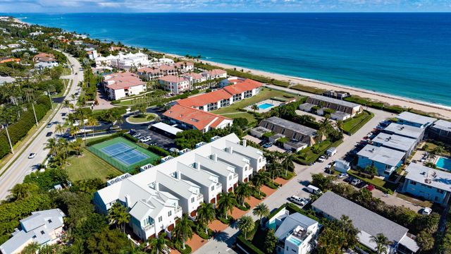 9 Adams Road, Ocean Ridge, FL 33435