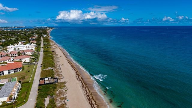 9 Adams Road, Ocean Ridge, FL 33435