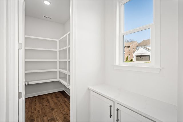 1822 Abelson Way, Columbia, TN 38401