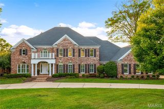 11 Roclare Lane, Town And Country, MO 63131