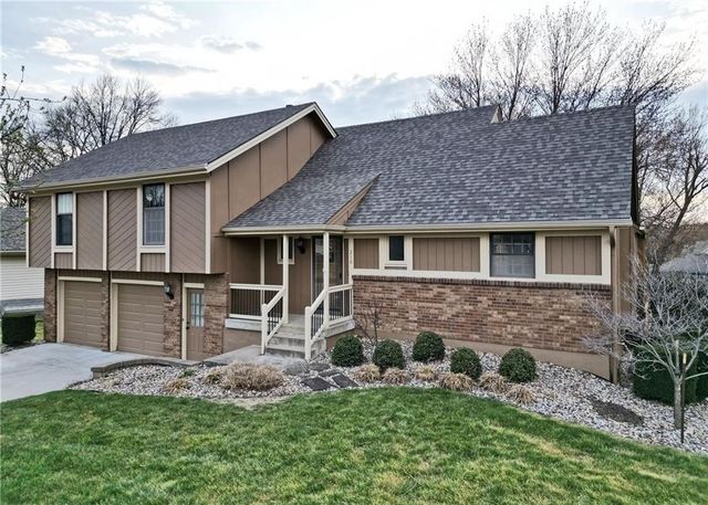 216 Johnston Parkway, Raymore, MO 64083