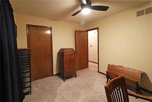 216 Johnston Parkway, Raymore, MO 64083