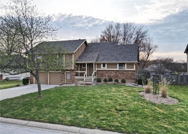 216 Johnston Parkway, Raymore, MO 64083