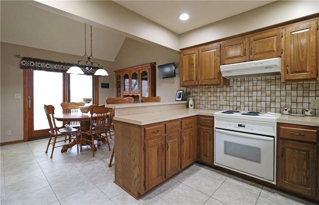 216 Johnston Parkway, Raymore, MO 64083