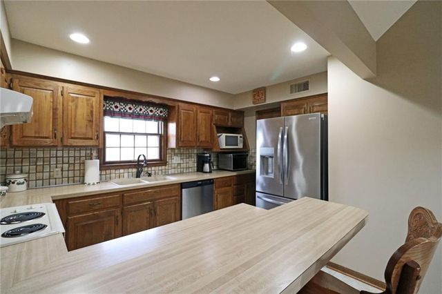 216 Johnston Parkway, Raymore, MO 64083