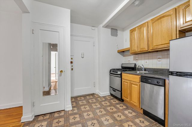 9963 66 Avenue B2, Rego Park, NY 11374