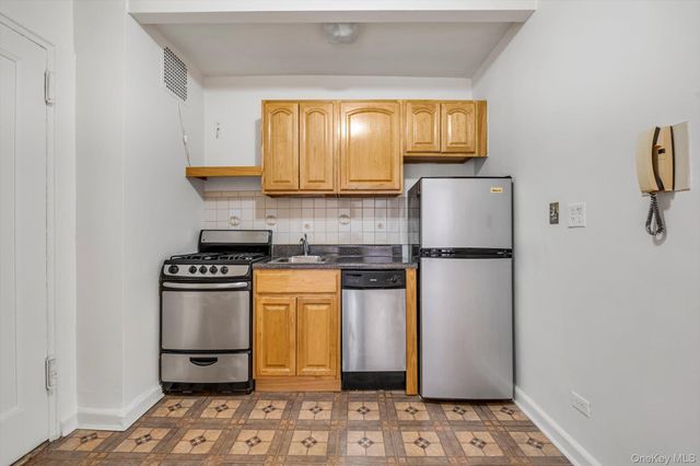 9963 66 Avenue B2, Rego Park, NY 11374