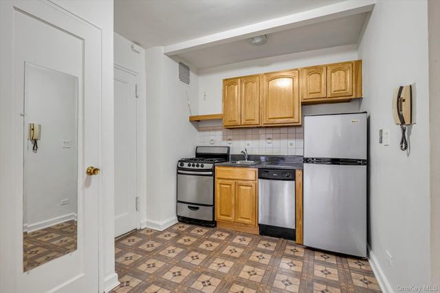 9963 66 Avenue B2, Rego Park, NY 11374