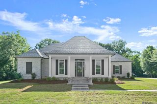 10290 Bayou Crossing, St Amant, LA 70774