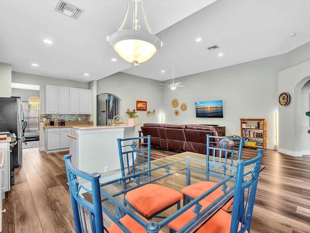 Image 13 of property listing at 10986 NW 62nd Court, Parkland, FL 33076