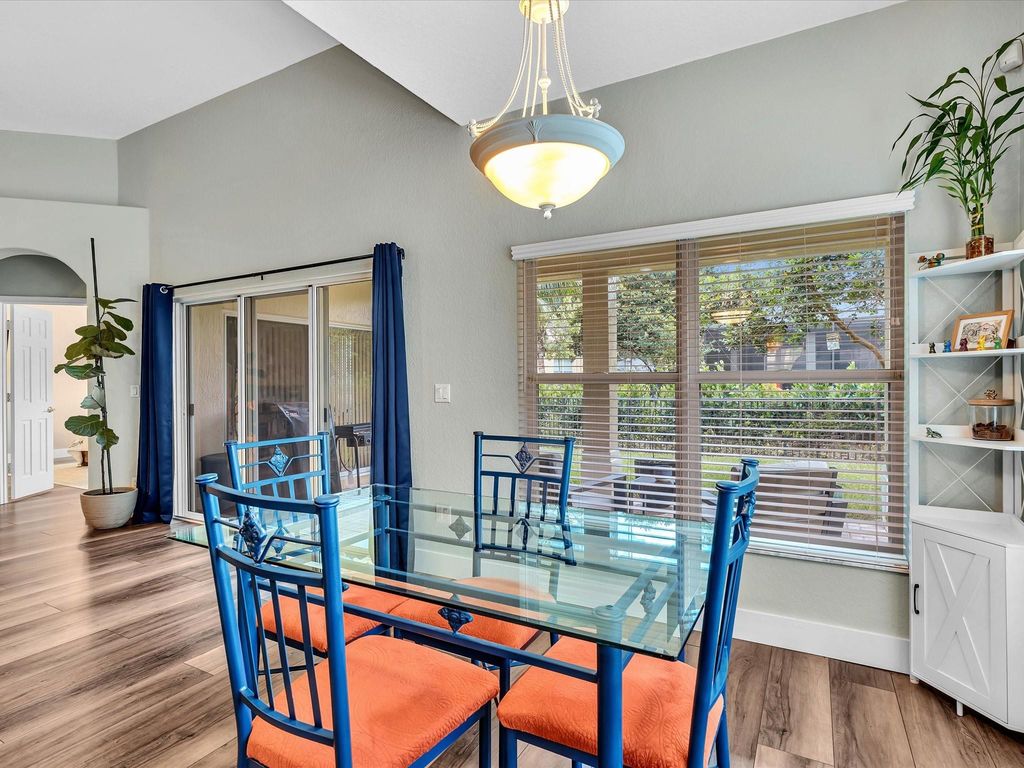 Image 14 of property listing at 10986 NW 62nd Court, Parkland, FL 33076