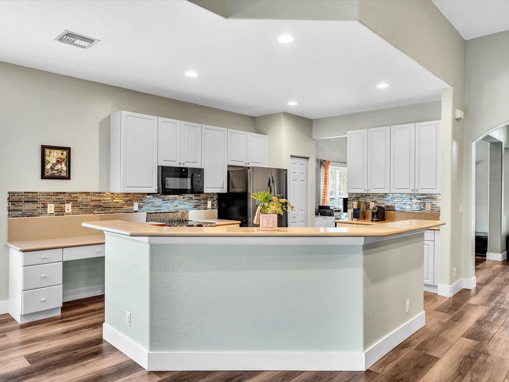 Image 15 of property listing at 10986 NW 62nd Court, Parkland, FL 33076