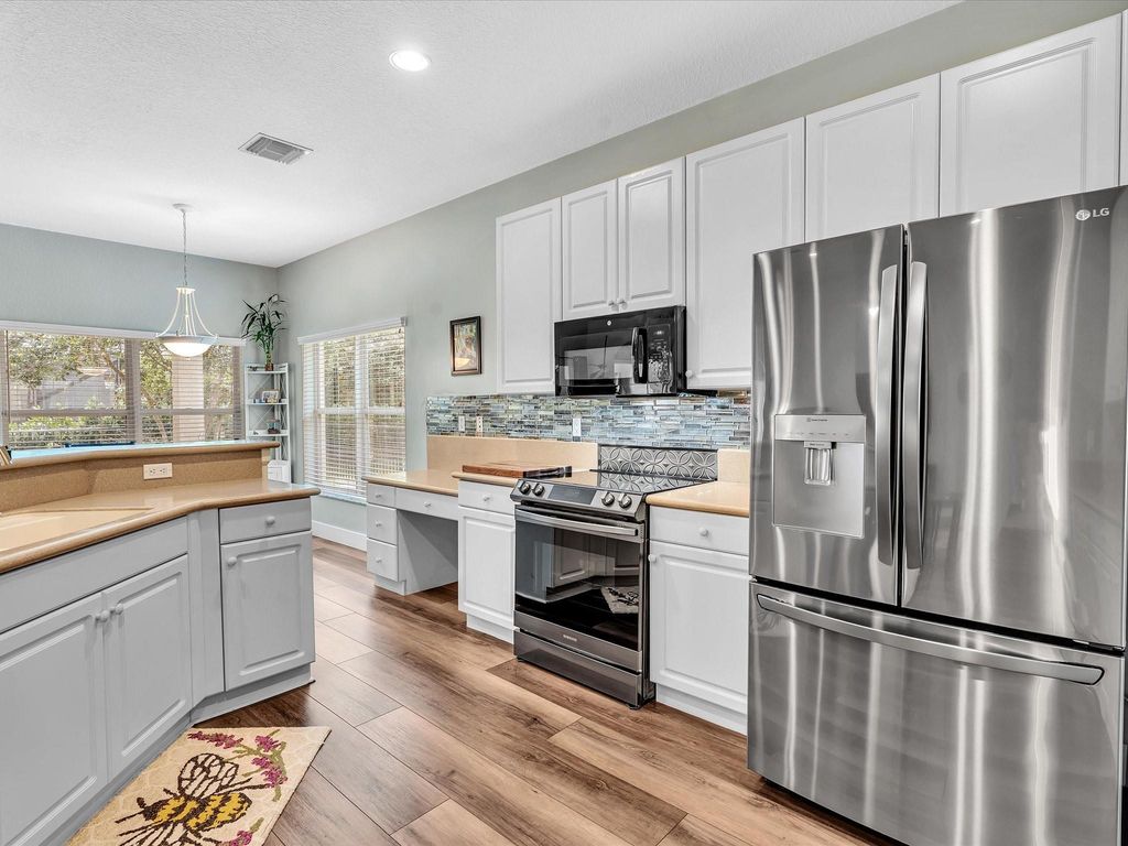 Image 16 of property listing at 10986 NW 62nd Court, Parkland, FL 33076