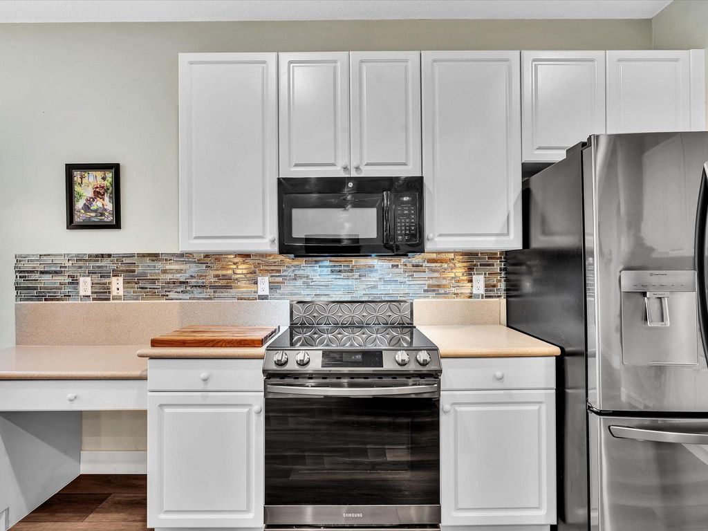 Image 18 of property listing at 10986 NW 62nd Court, Parkland, FL 33076